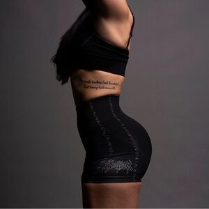 EVERSON SEAMLESS "KATYA" SHORTS IN BLACK